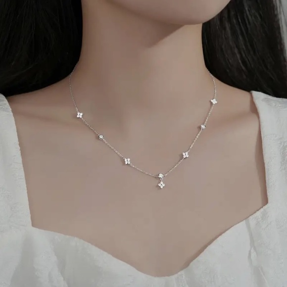 🆕New Gold Plated CZ Crystal Four-Leaf Clover Necklace - Picture 1 of 4